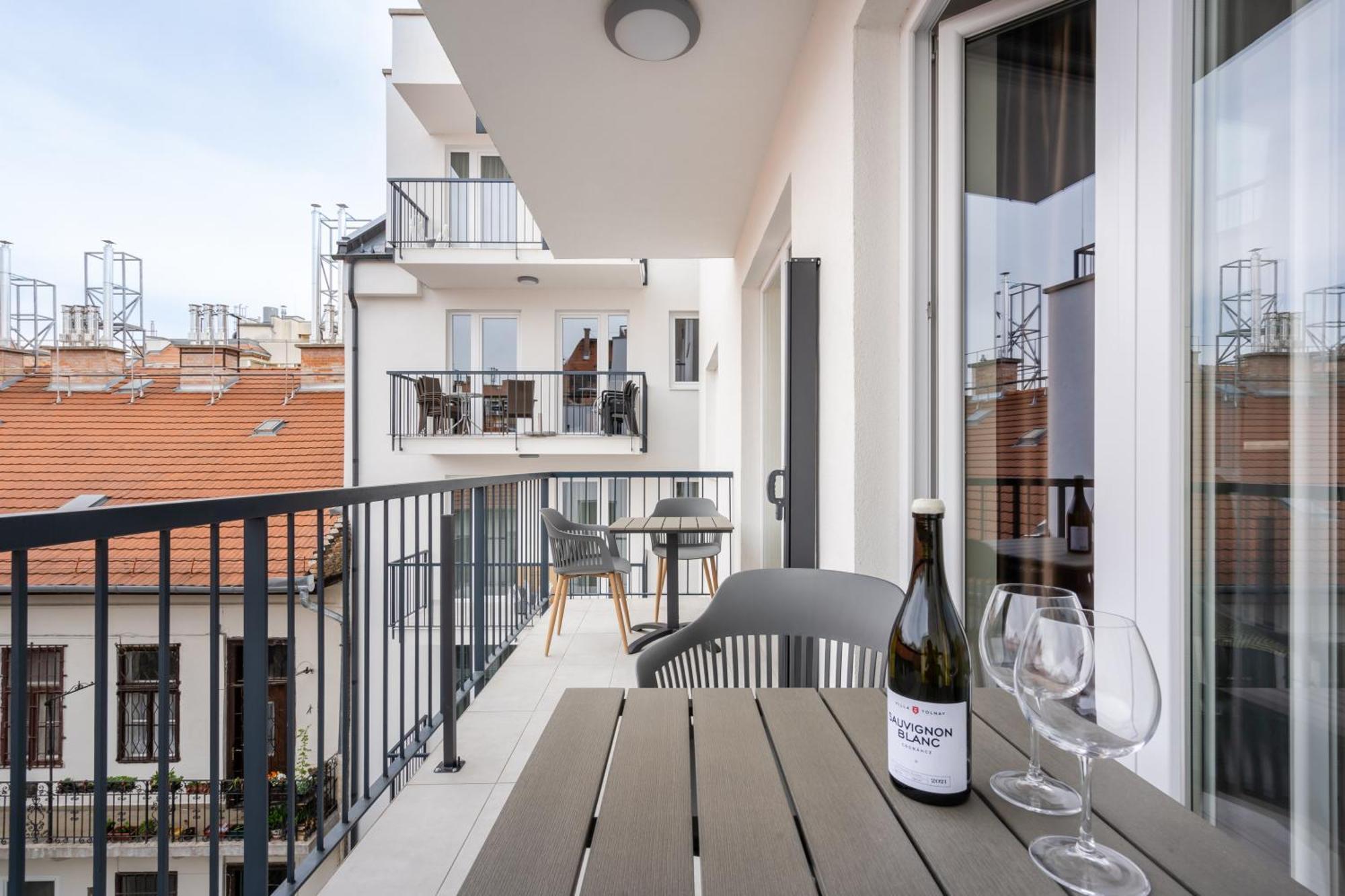 The Rose Garden Budapest Apartments Budapeste Exterior foto