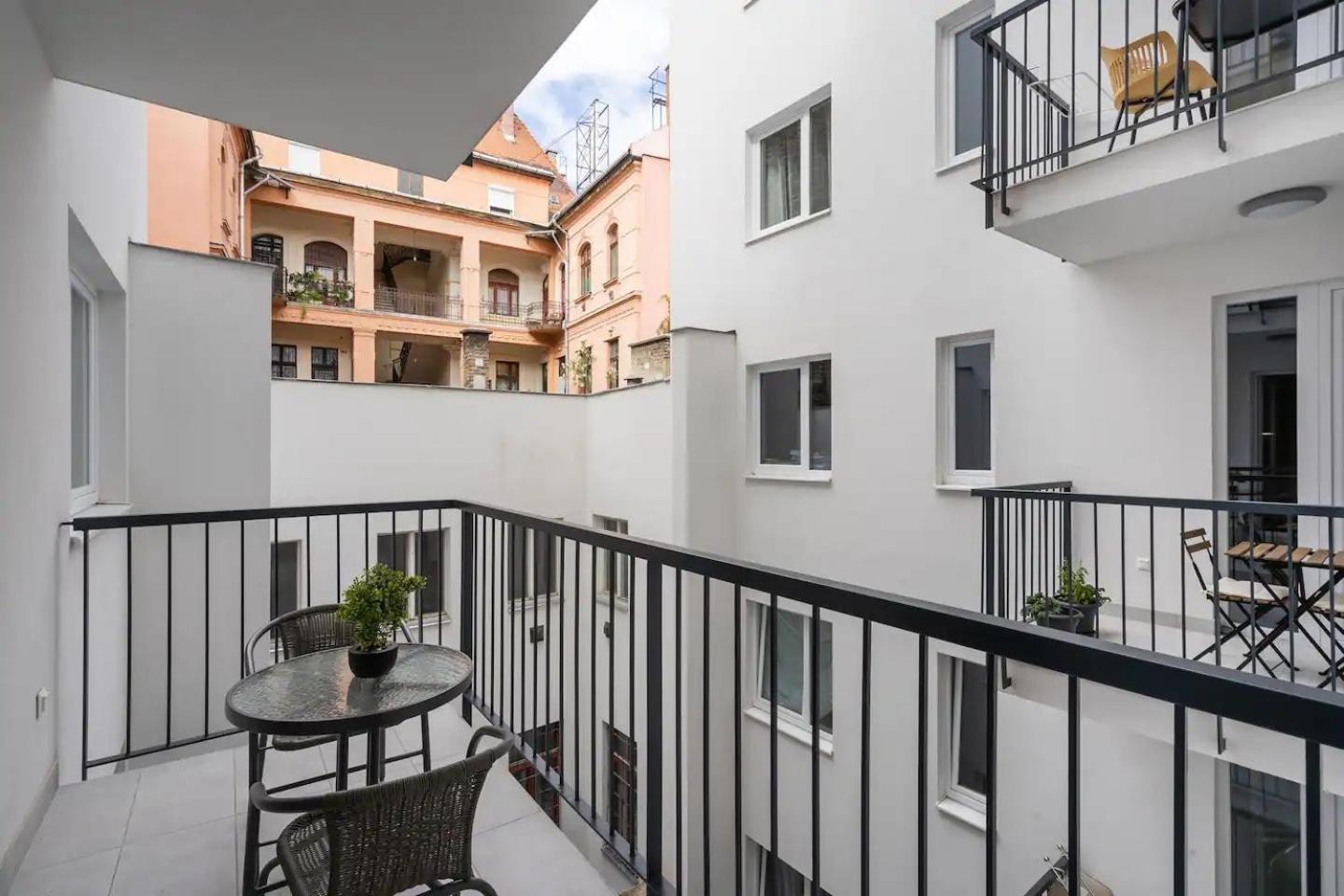 The Rose Garden Budapest Apartments Budapeste Exterior foto